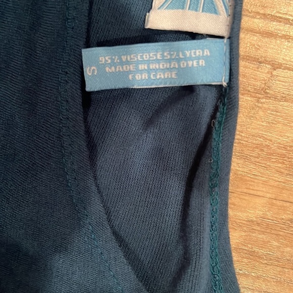 SURVIVAL Woman’s Green Short Sleeve Cold Shoulder Size Small - Picture 5 of 5